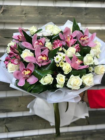 Букет цветов из: Розы и Хризантемы в Братовщине