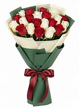 Букет Микс из красных и белых роз в Братовщине