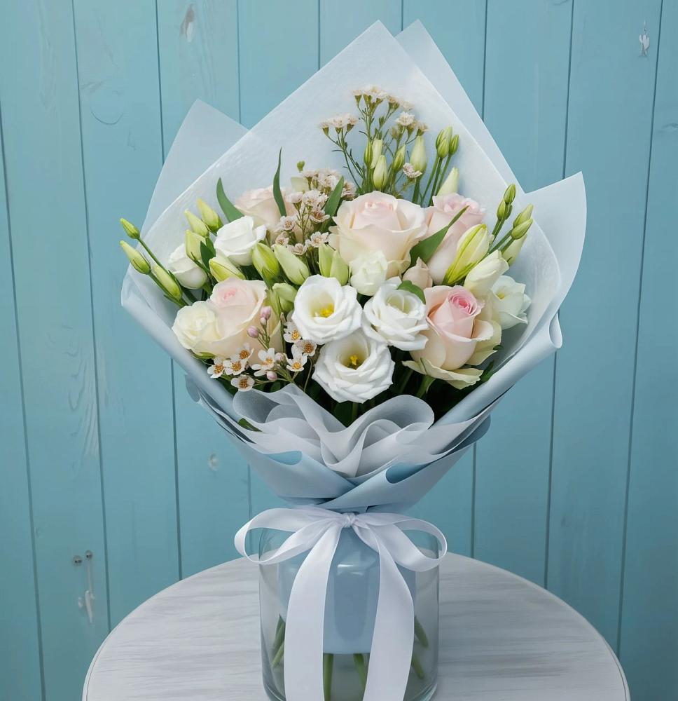 Букет цветов из: Розы и Лизиантусы в Братовщине