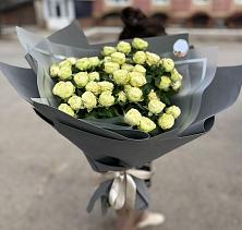Букет Белые кустовые розы Солинеро в Братовщине