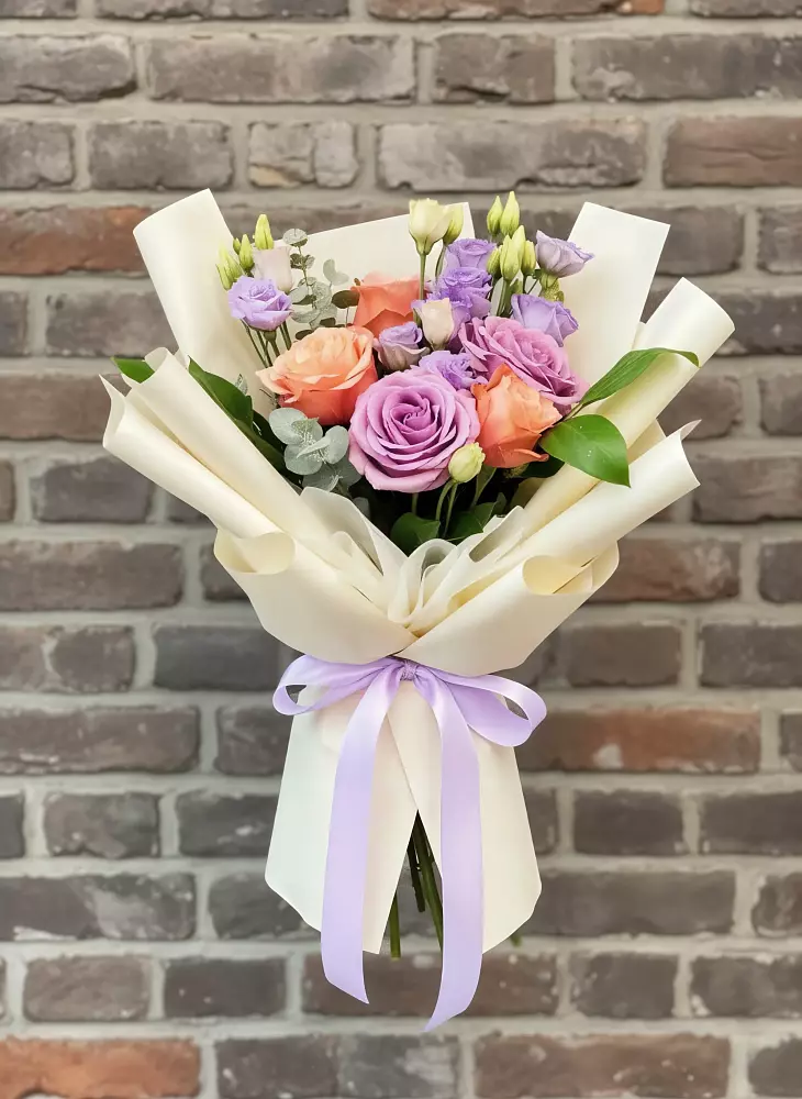 Букет цветов из: Лизиантусы и Розы в Братовщине